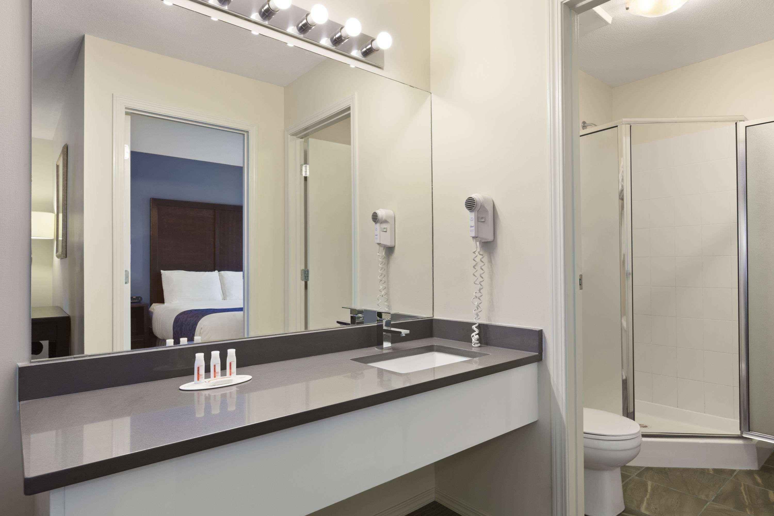 Days Inn By Wyndham Kelowna Buitenkant foto