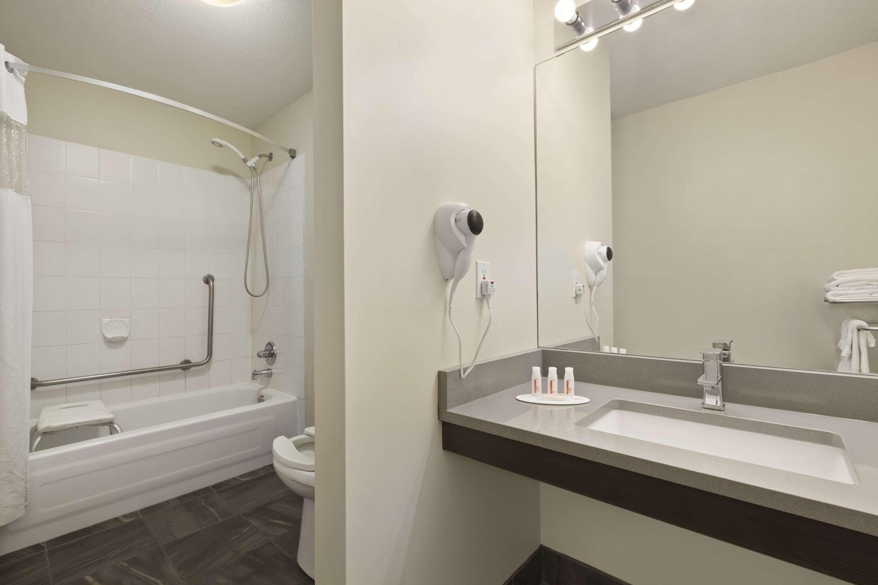 Days Inn By Wyndham Kelowna Buitenkant foto