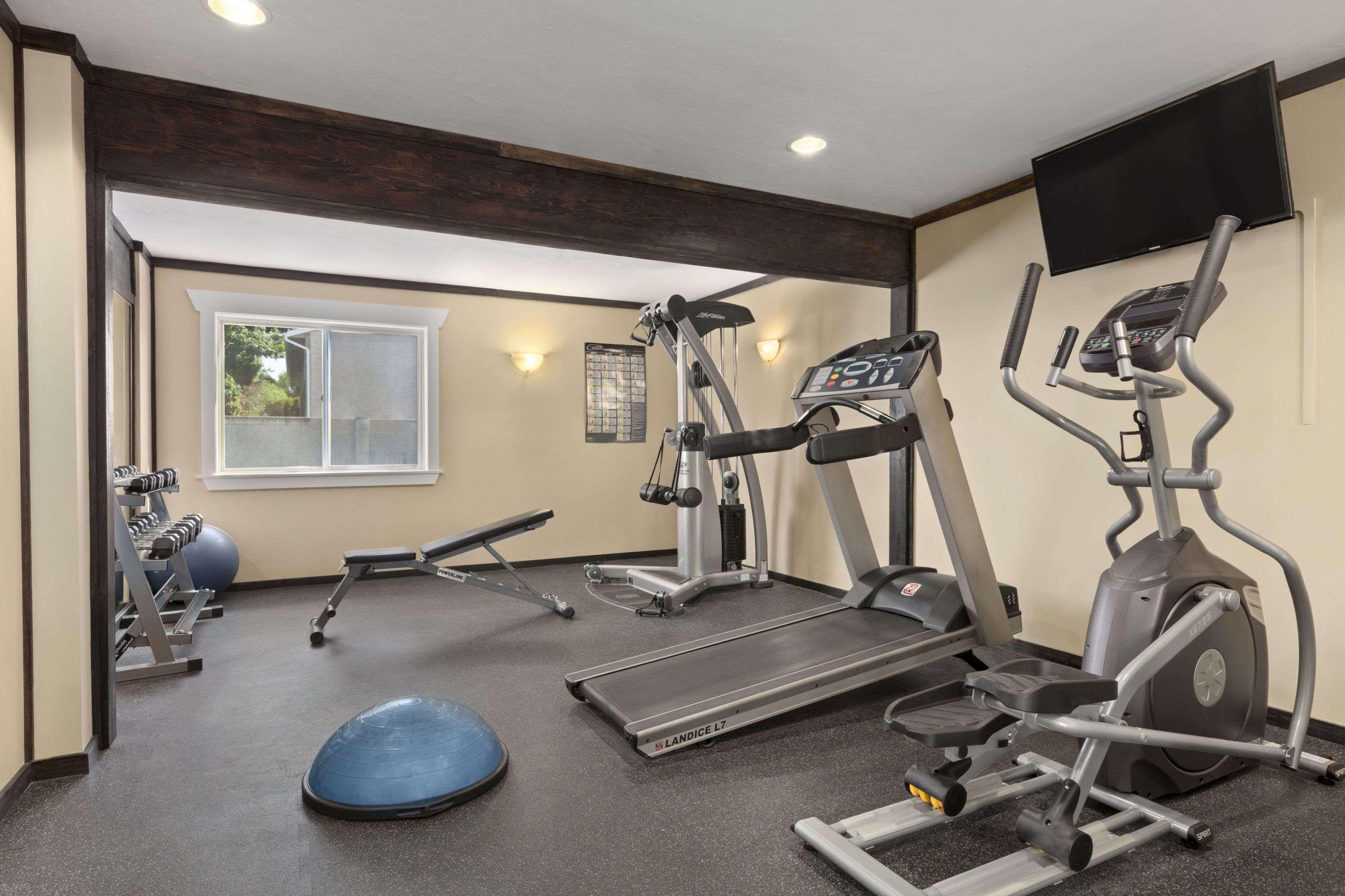 Days Inn By Wyndham Kelowna Buitenkant foto
