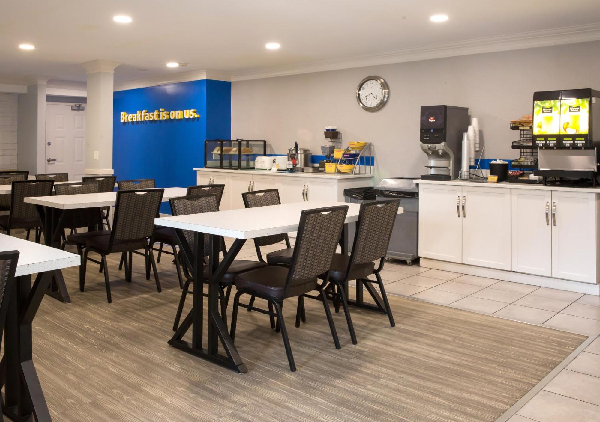 Days Inn By Wyndham Kelowna Buitenkant foto