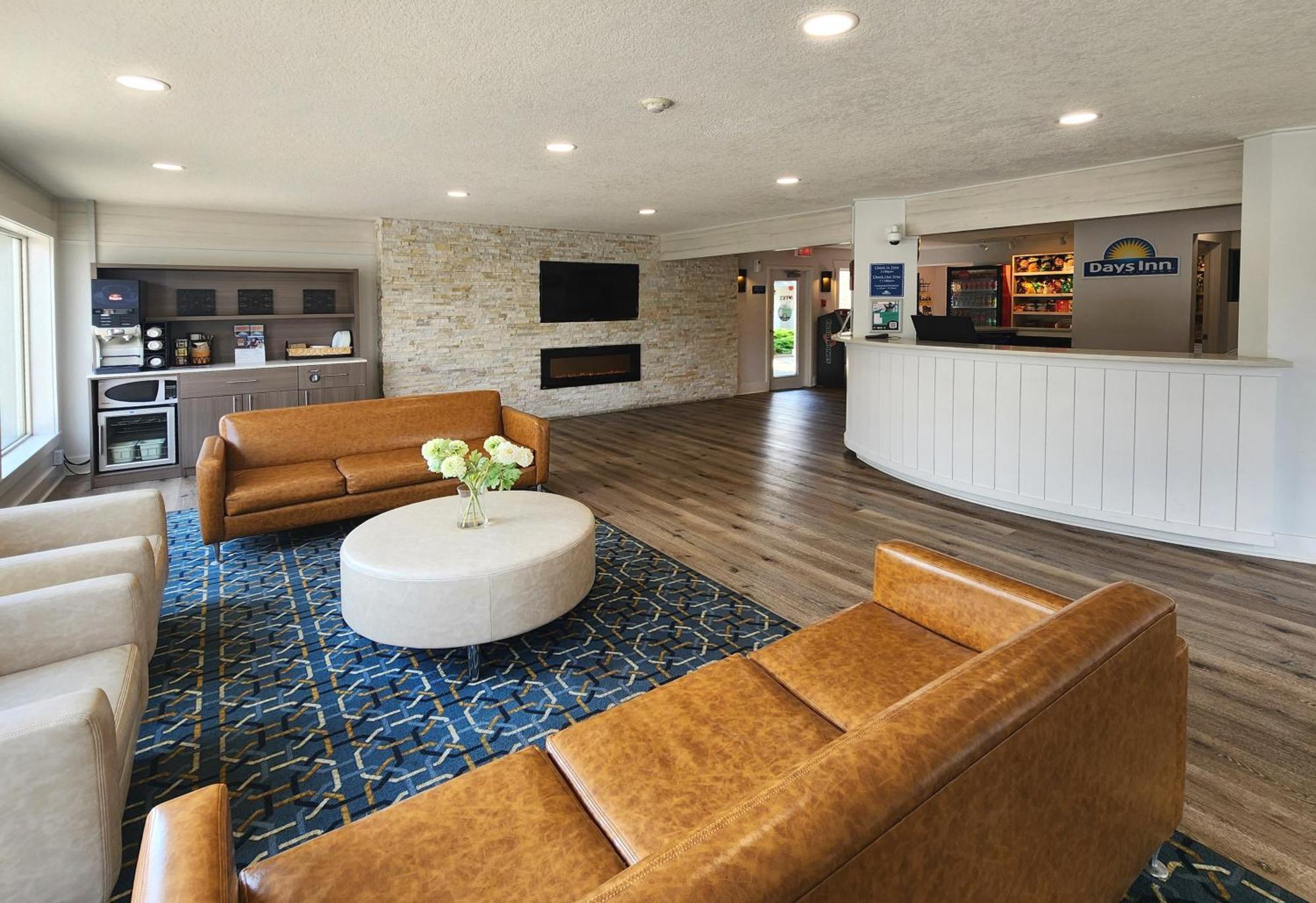 Days Inn By Wyndham Kelowna Buitenkant foto