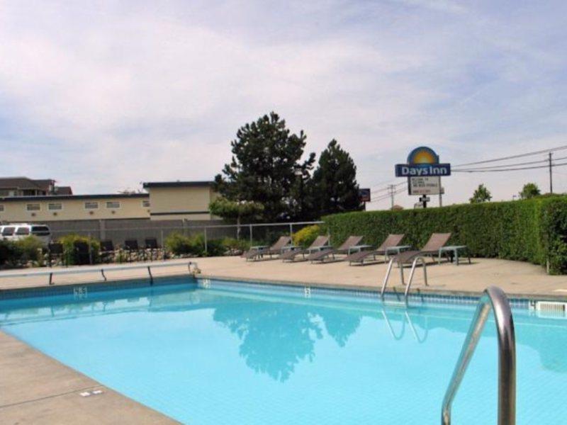 Days Inn By Wyndham Kelowna Buitenkant foto