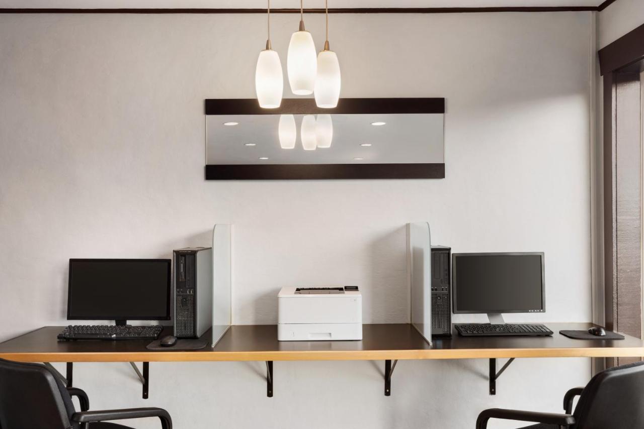 Days Inn By Wyndham Kelowna Buitenkant foto